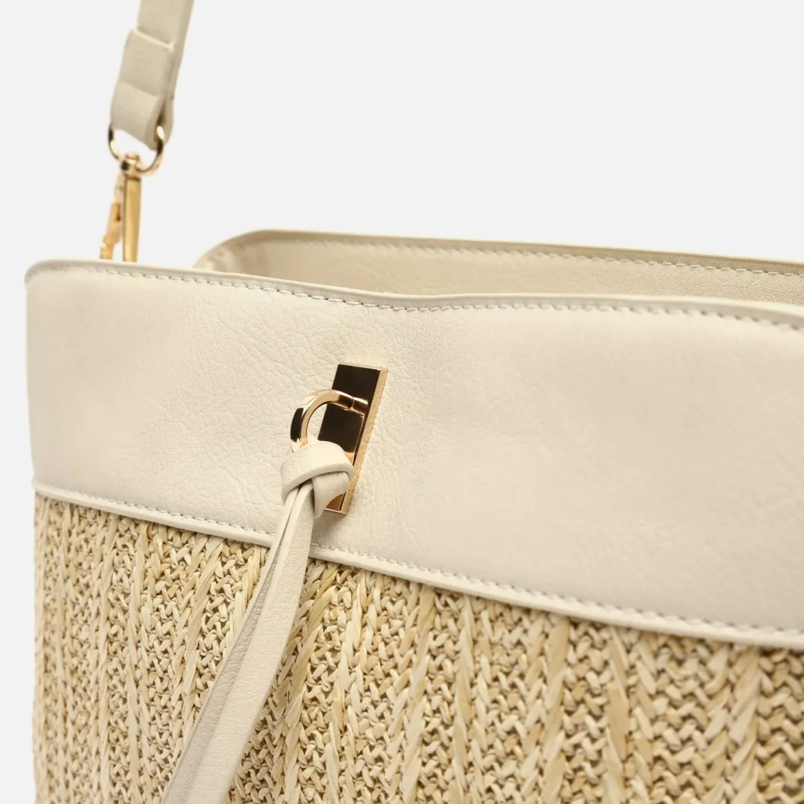 Bolso bandolera pequeño efecto rafia