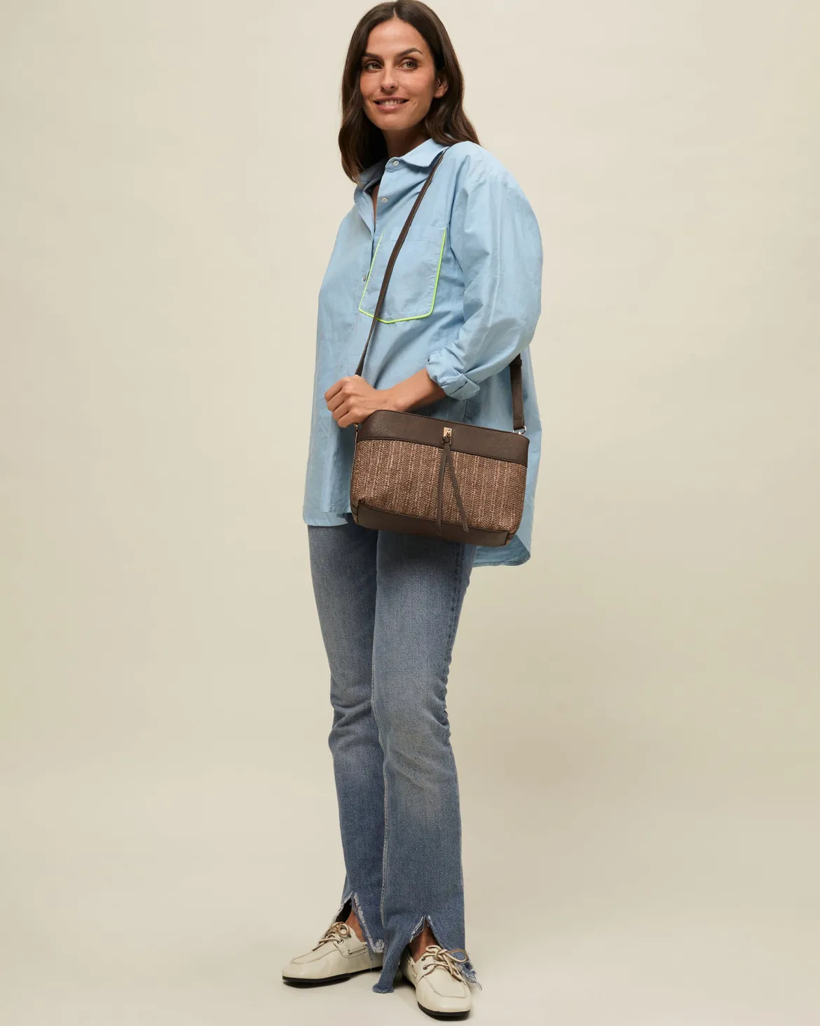Bolso bandolera pequeño efecto rafia