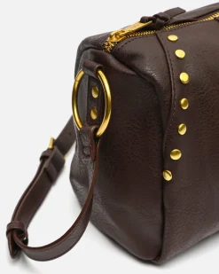 Bolso bowling con detalles metálicos