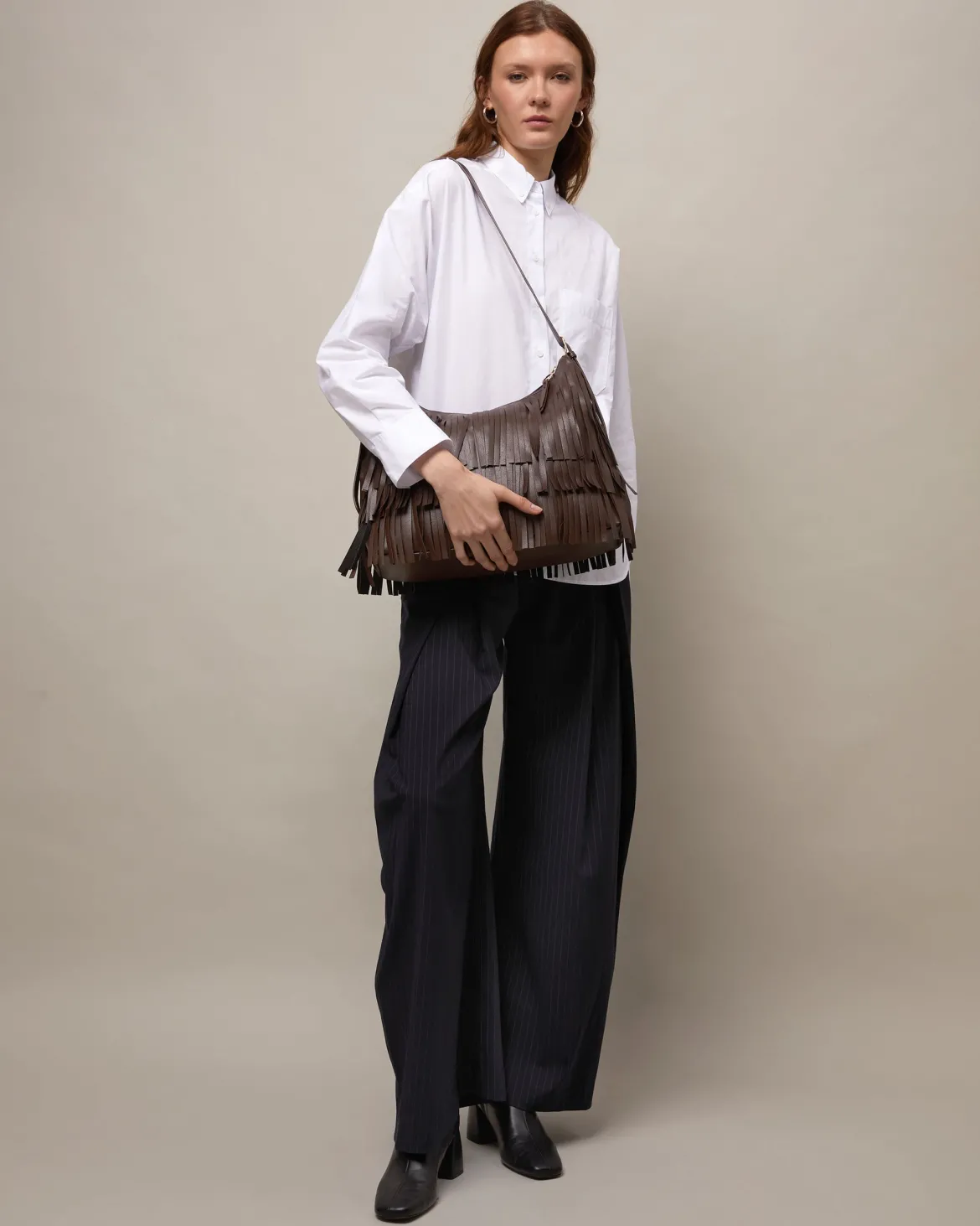 Bolso de hombro con flecos