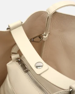 Bolso de hombro con neceser y asa bandolera extraíble