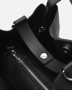 Bolso de hombro con neceser y asa bandolera extraíble
