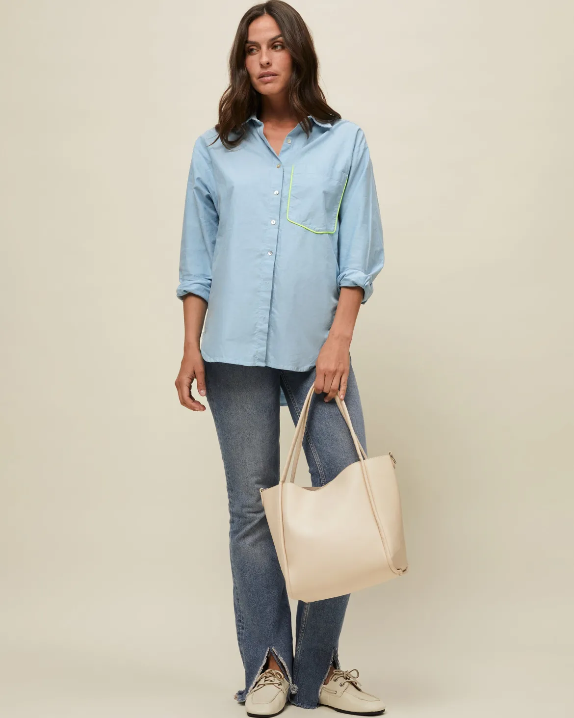 Bolso de hombro con neceser y asa bandolera extraíble