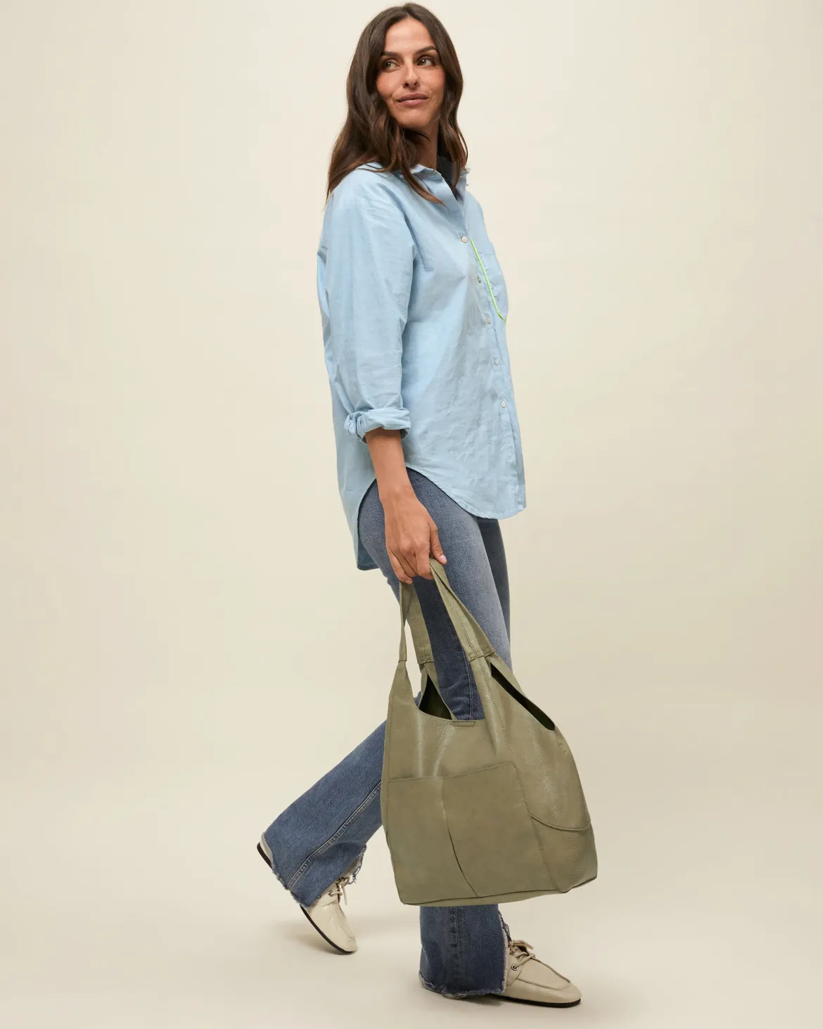 Bolso de hombro con neceser extraíble