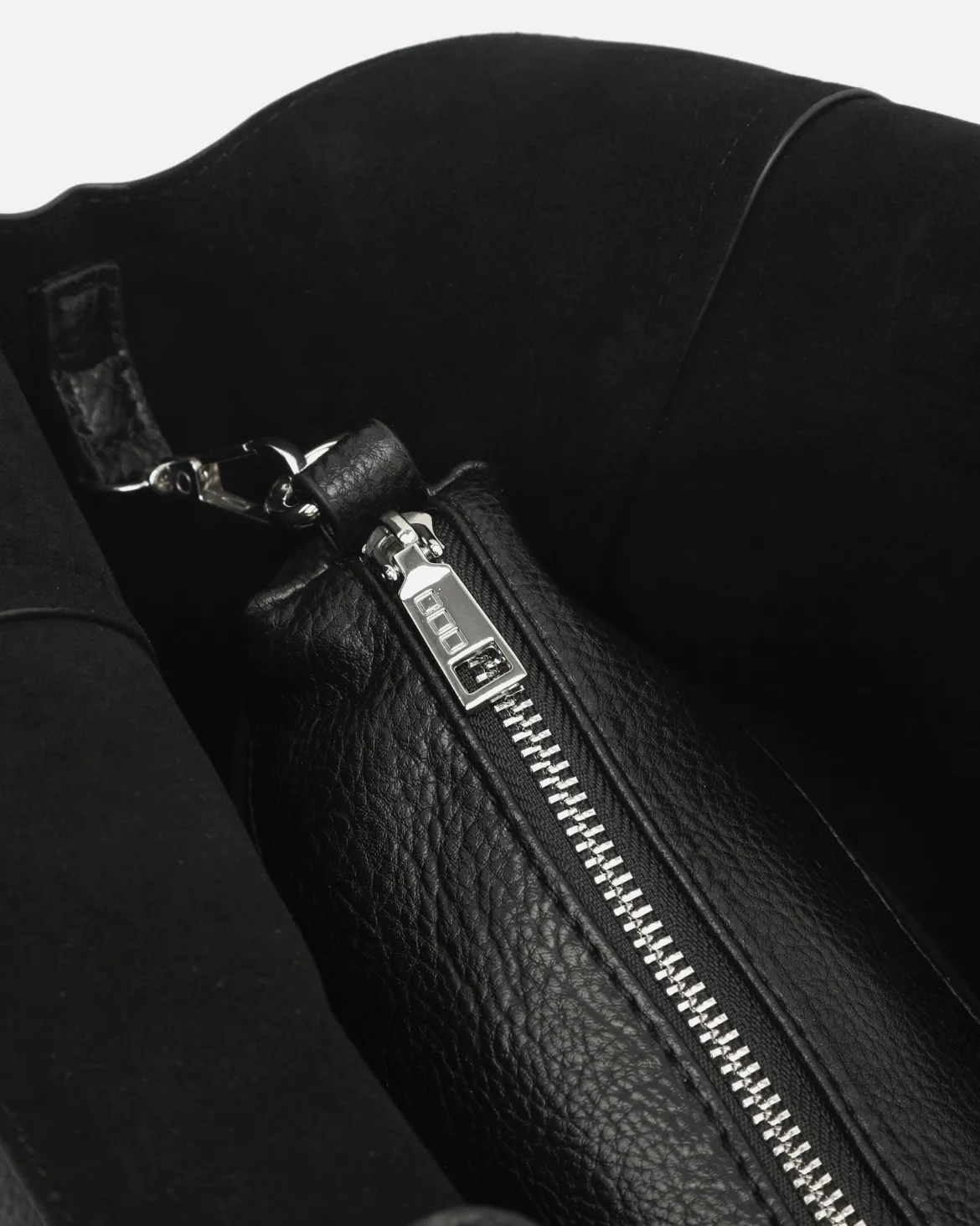 Bolso de hombro con neceser extraíble