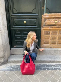 Bolso de hombro con neceser extraíble