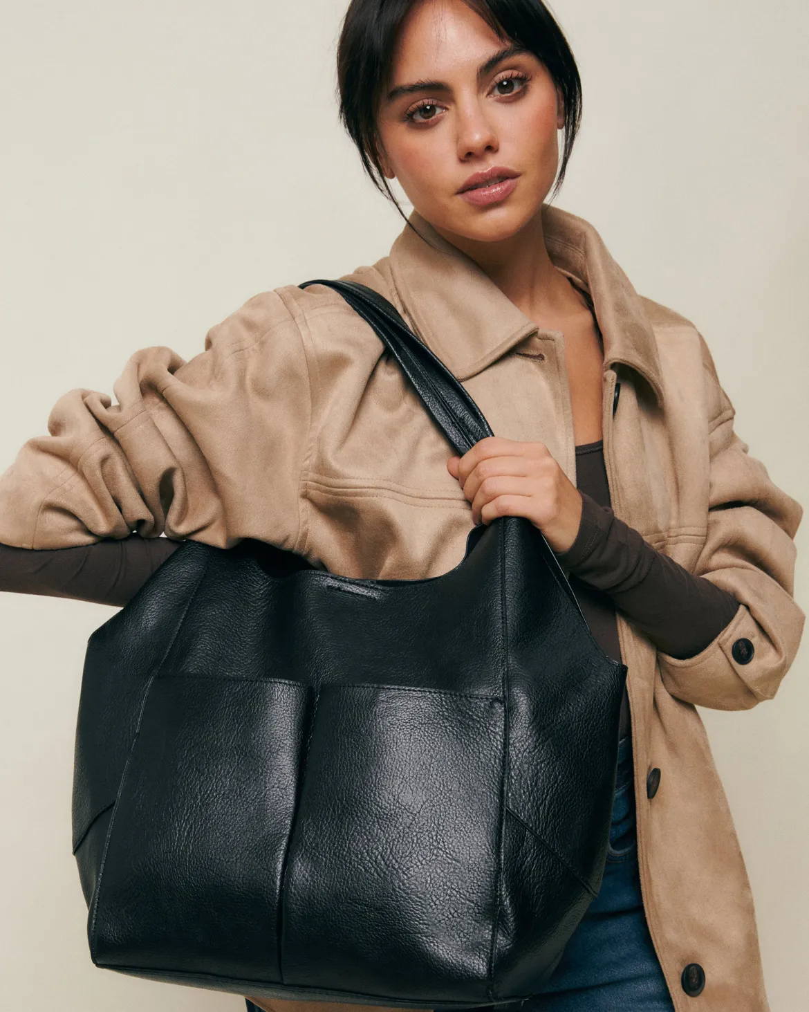 Bolso de hombro con neceser extraíble