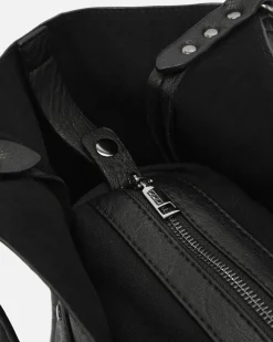 Bolso de hombro con neceser extraíble y detalles metálicos
