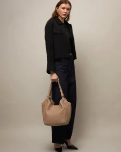 Bolso de hombro con neceser extraíble y detalles metálicos