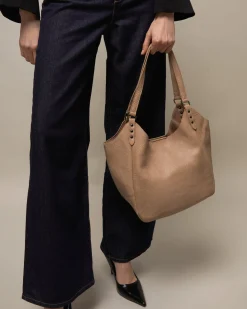 Bolso de hombro con neceser extraíble y detalles metálicos