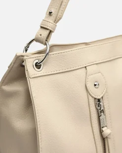 Bolso de hombro grande con detalles metálicos