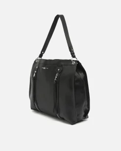 Bolso de hombro grande con detalles metálicos