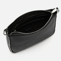 Bolso de hombro pequeño con asa bandolera y detalles metálicos