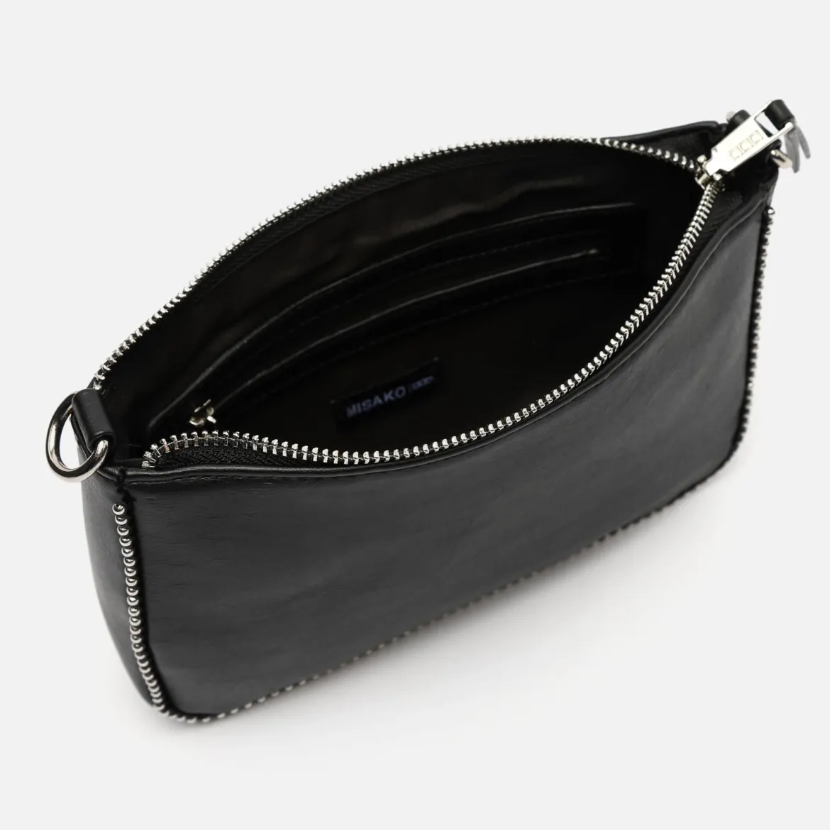 Bolso de hombro pequeño con asa bandolera y detalles metálicos