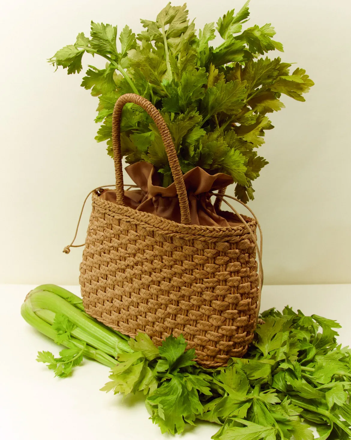 Bolso de mano pequeño efecto rafia con asa bandolera extraíble