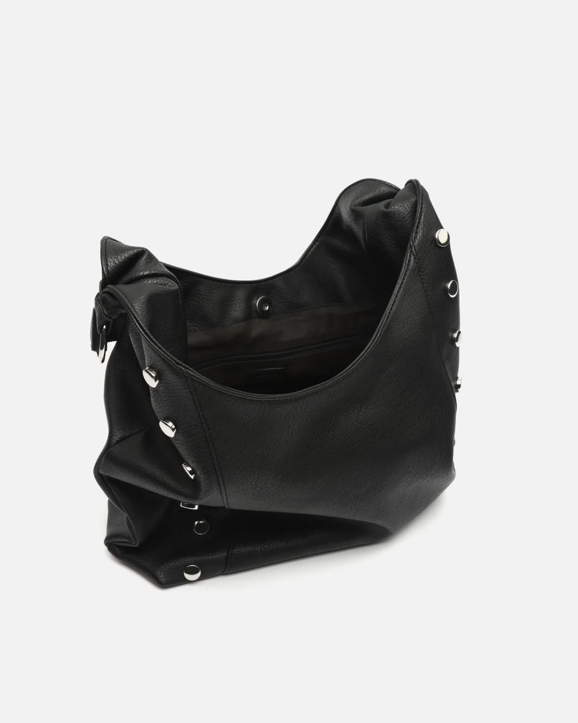 Bolso hobo con detalles metálicos