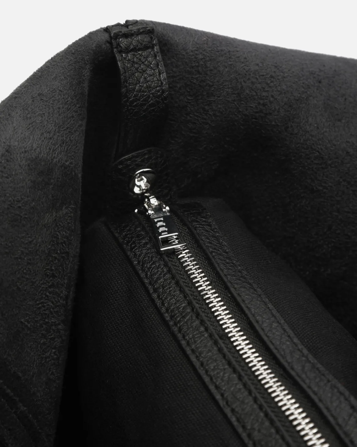 Bolso hobo con neceser extraíble