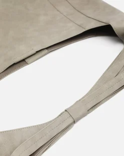 Bolso hobo con neceser extraíble