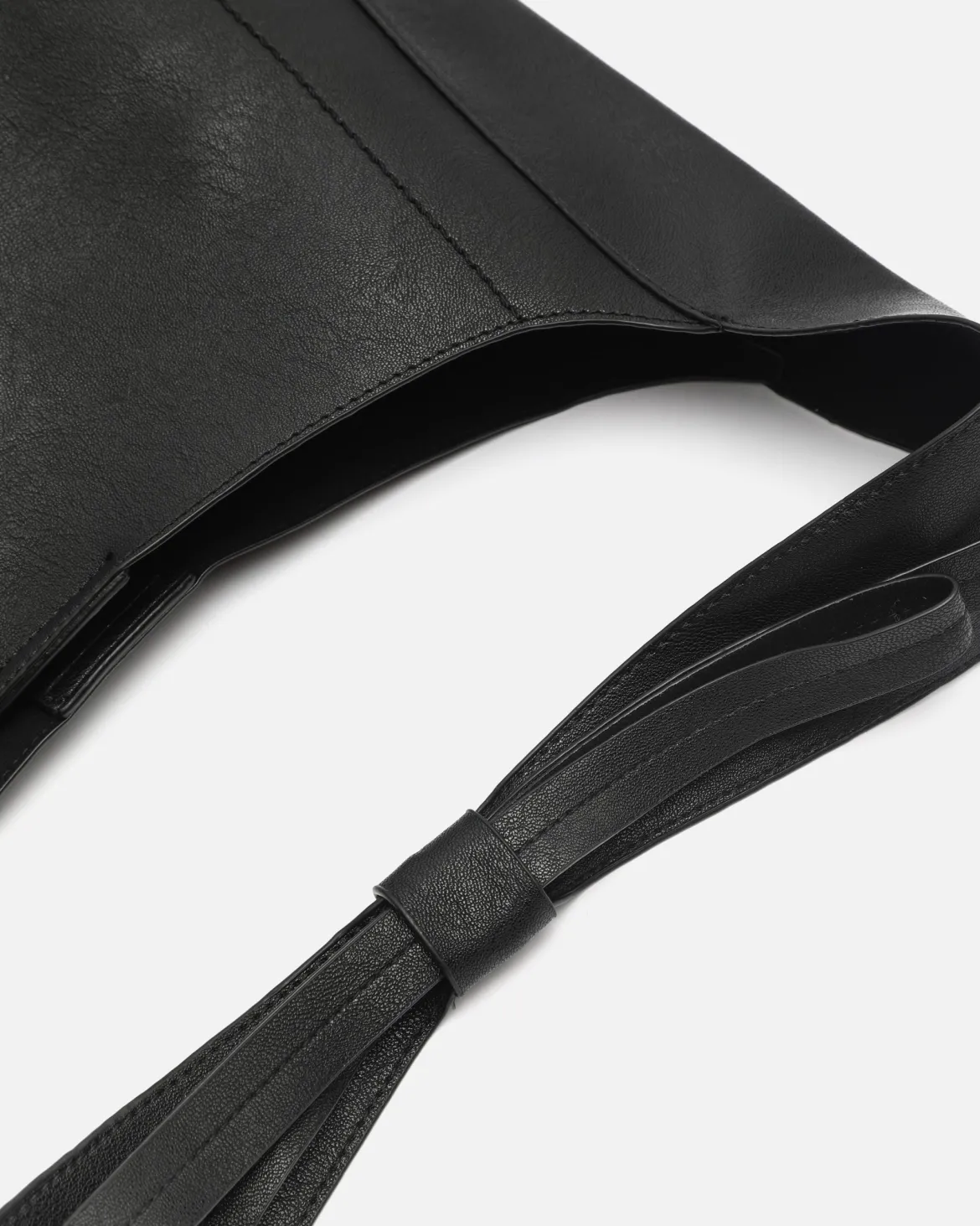 Bolso hobo con neceser extraíble
