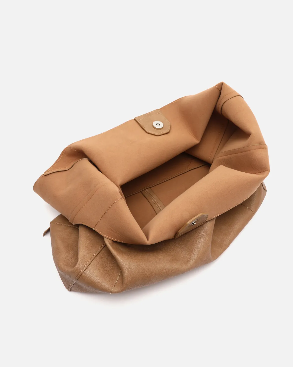 Bolso hobo con neceser extraíble