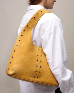 Bolso hobo grande con detalles metálicos