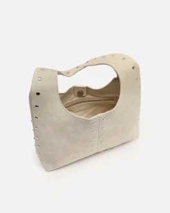 Bolso hobo grande con detalles metálicos