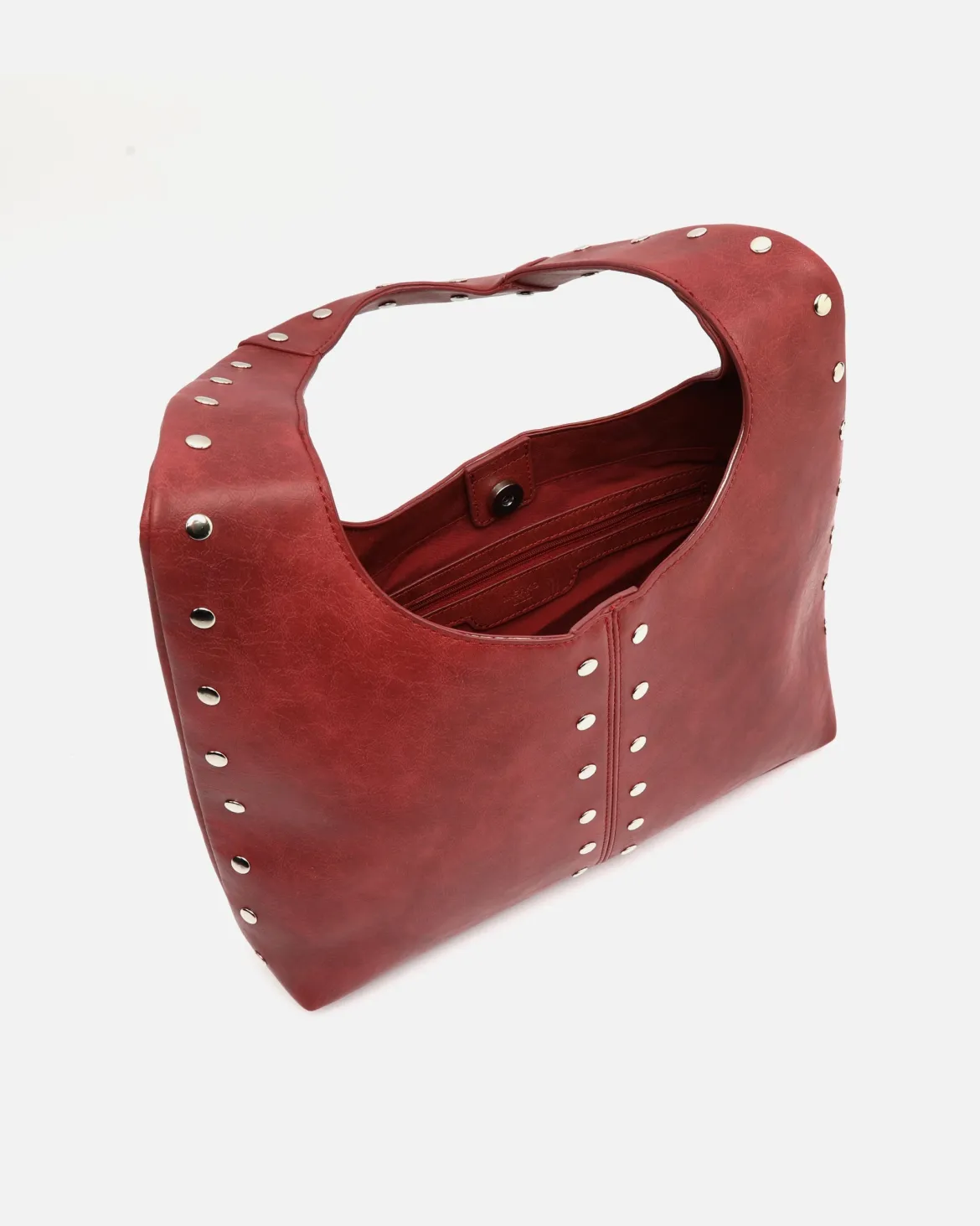 Bolso hobo grande con detalles metálicos