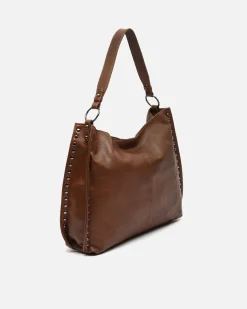 Bolso hobo grande con detalles metálicos