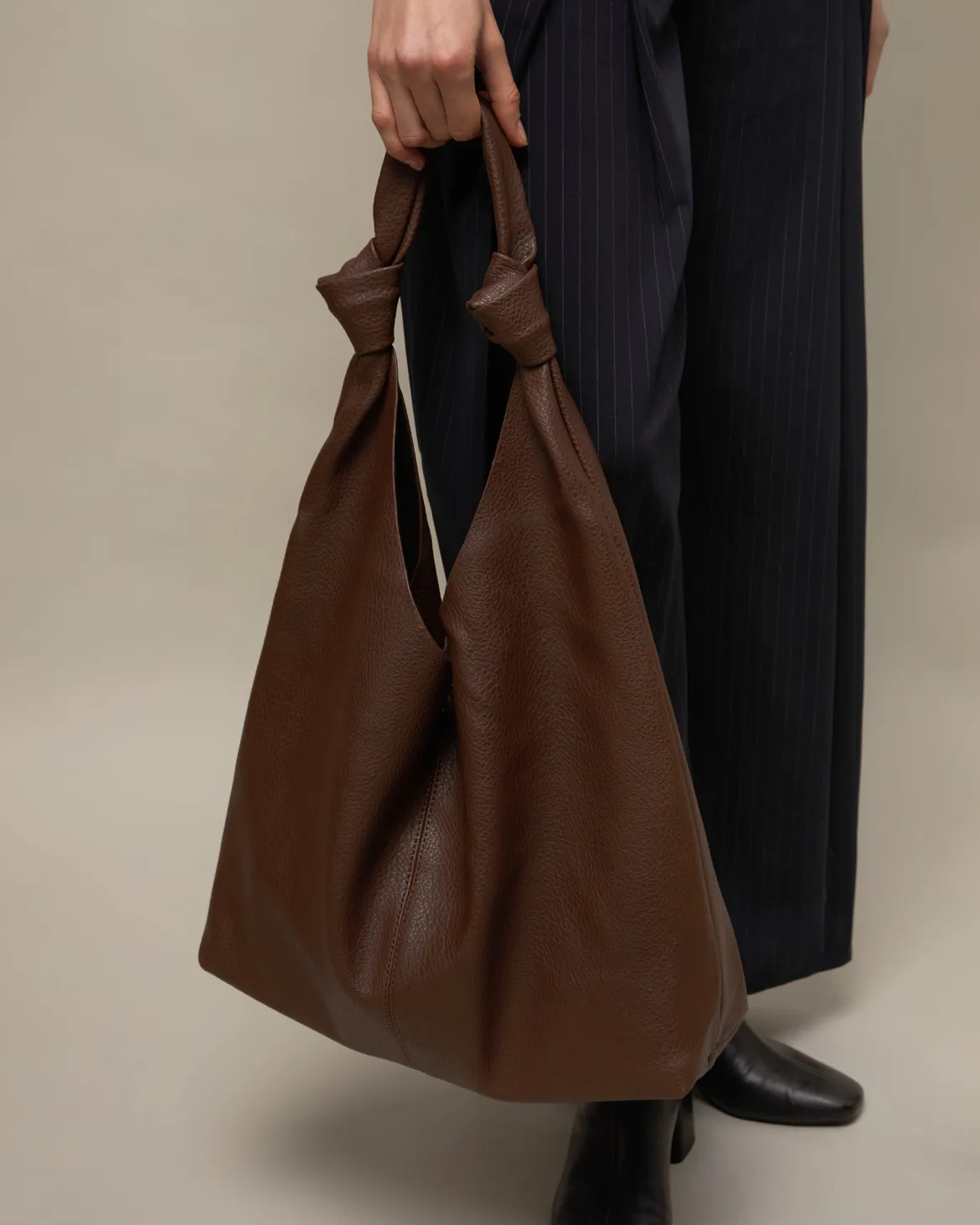 Bolso hobo grande con neceser interior extraíble