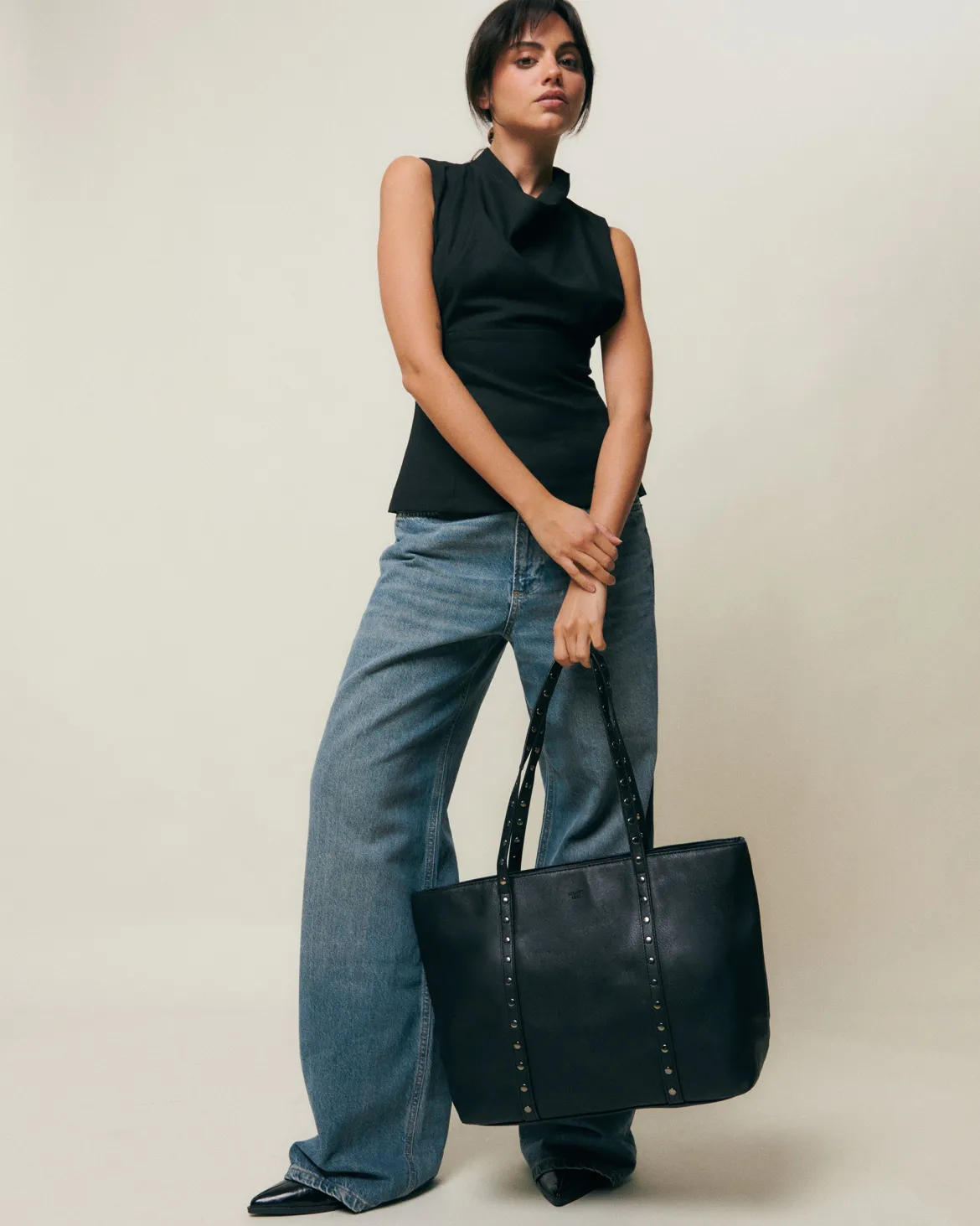 Bolso shopper con detalles metálicos