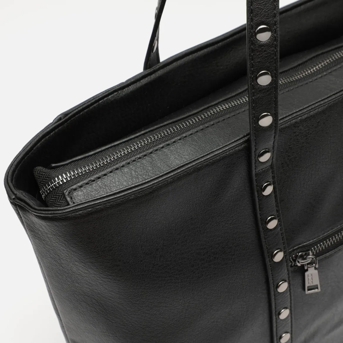 Bolso shopper con detalles metálicos