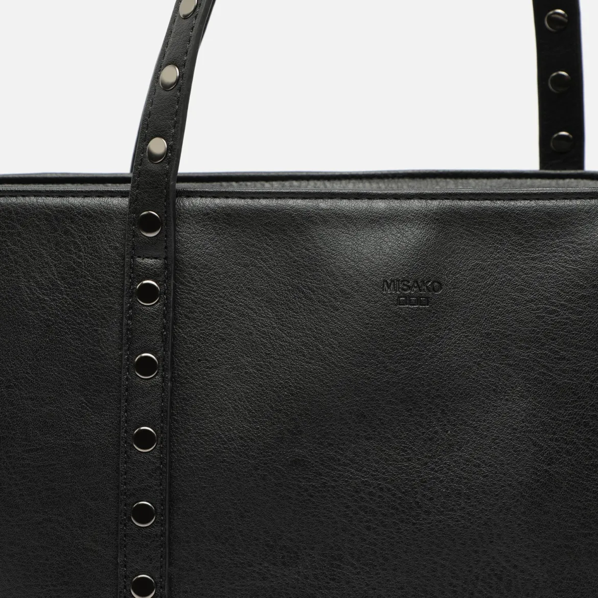 Bolso shopper con detalles metálicos