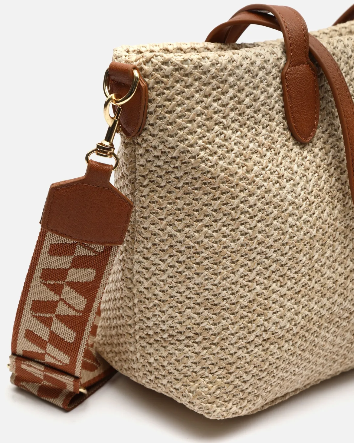 Bolso shopper efecto rafia con bandolera extraíble