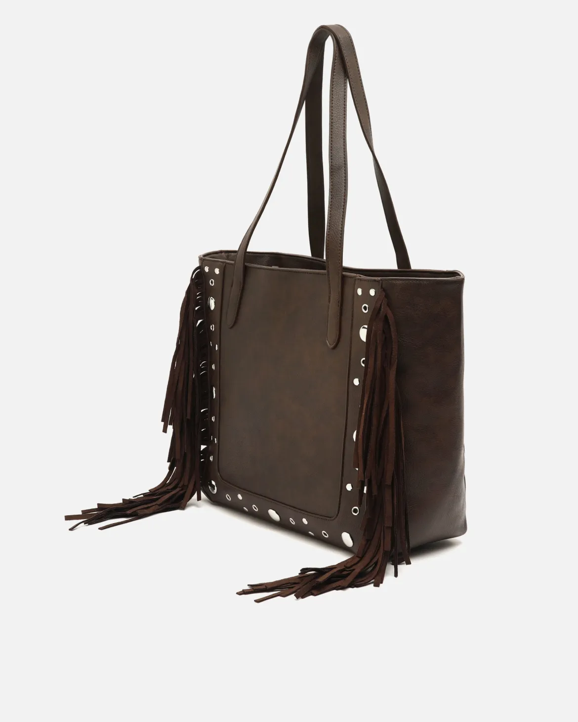 Bolso shopper grande con detalles metálicos y flecos