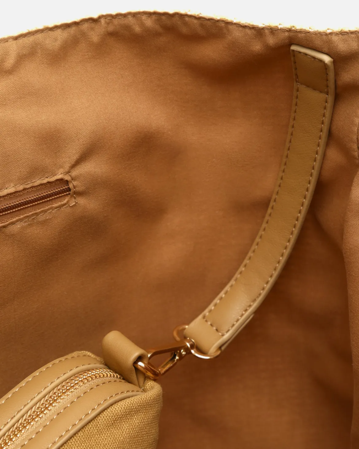 Bolso shopper grande efecto rafia con neceser extraíble