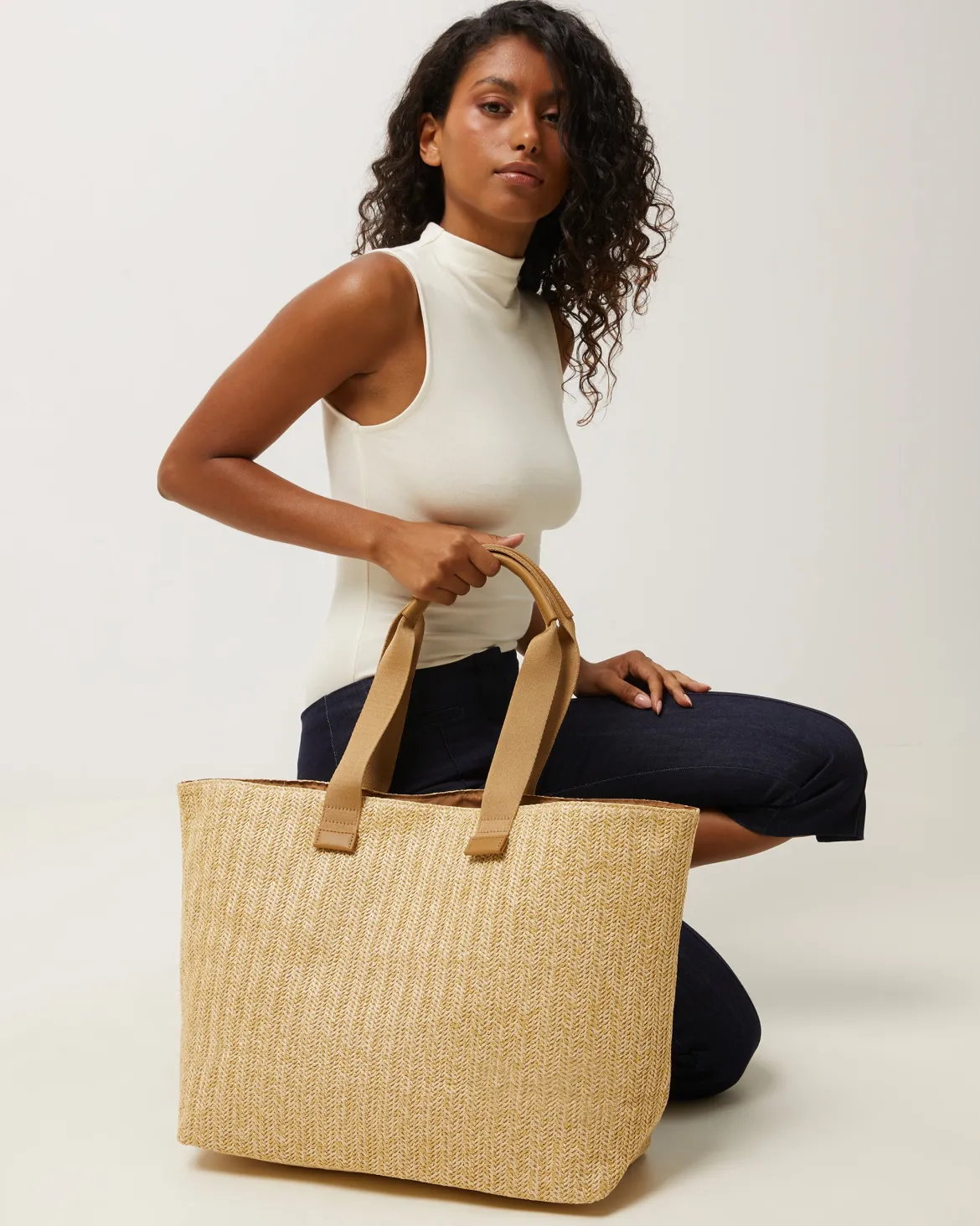Bolso shopper grande efecto rafia con neceser extraíble