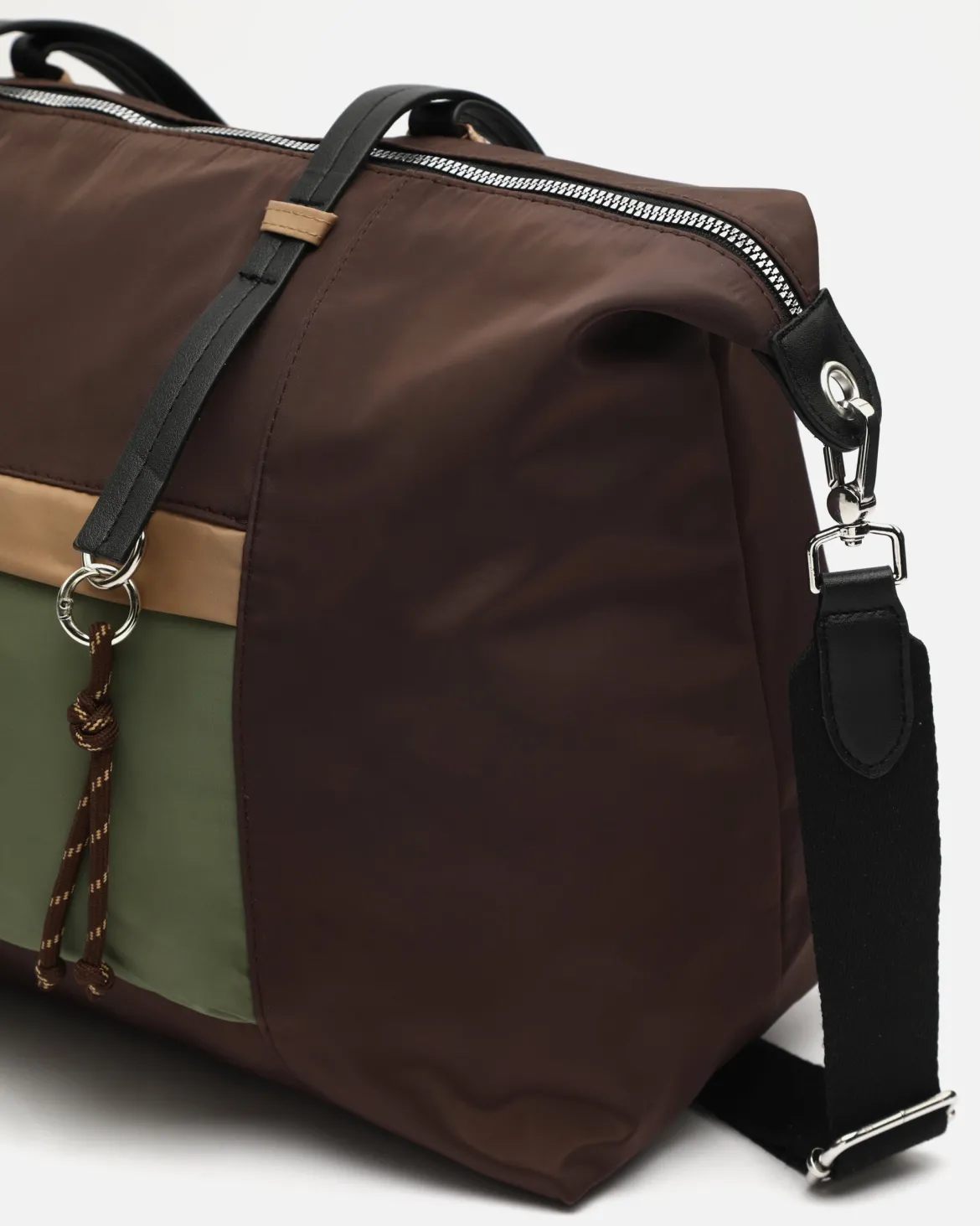Bolso shopper grande en nylon con asa bandolera extraíble