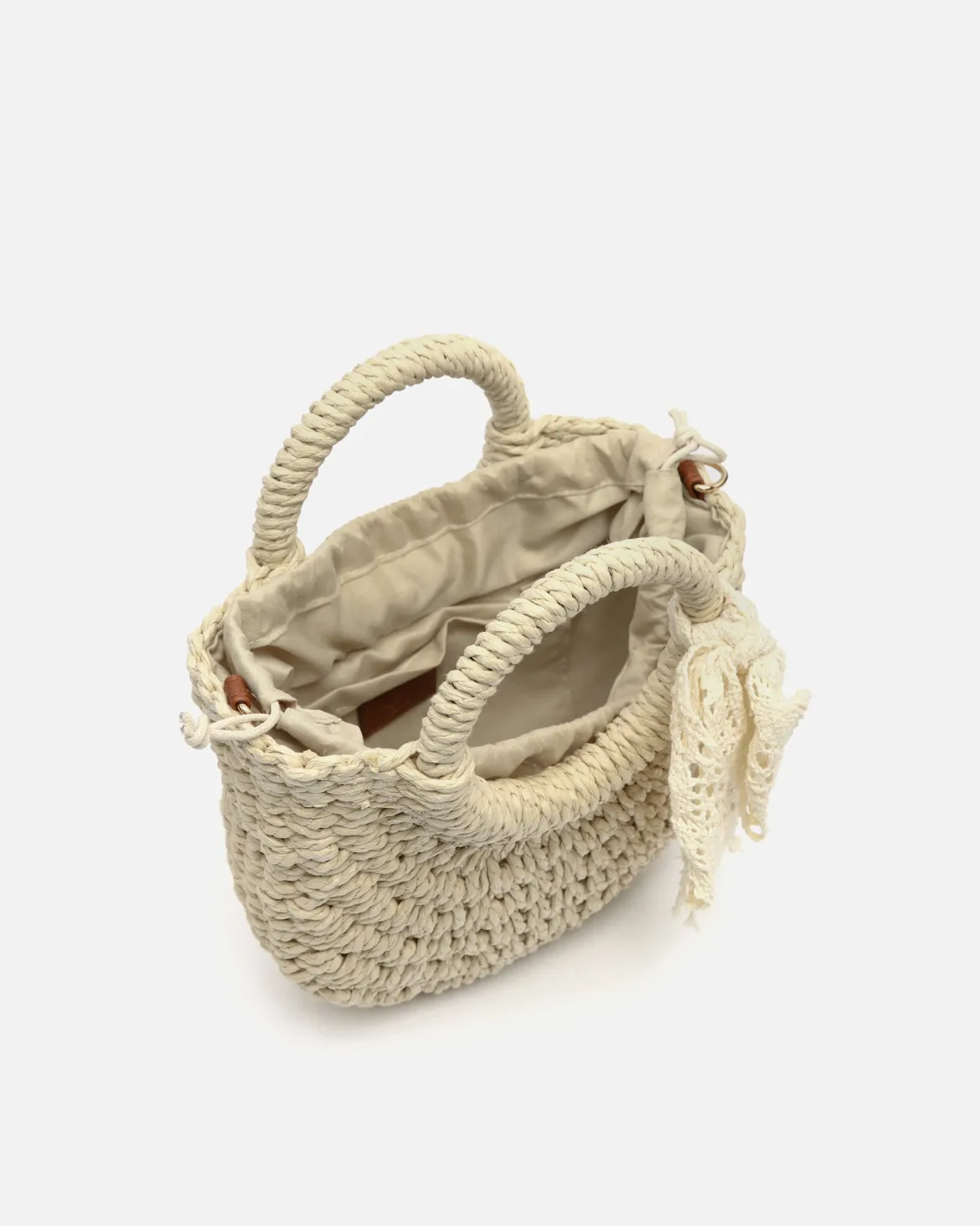 Bolso tipo cesta pequeño efecto rafia