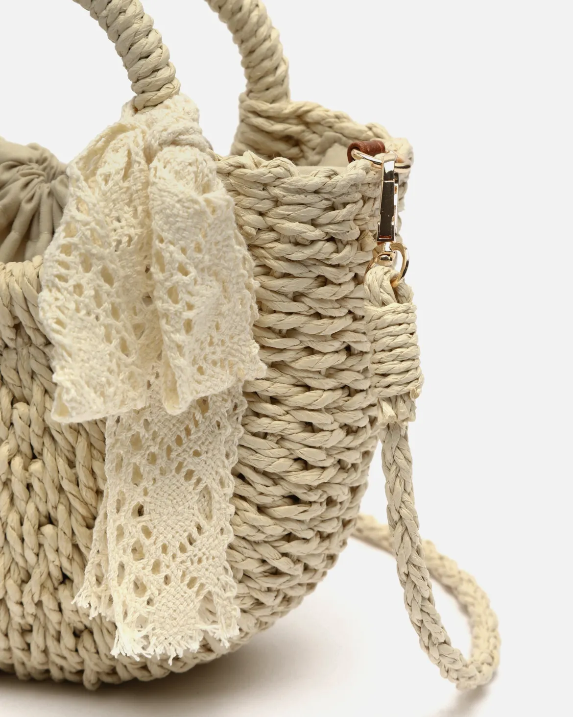Bolso tipo cesta pequeño efecto rafia