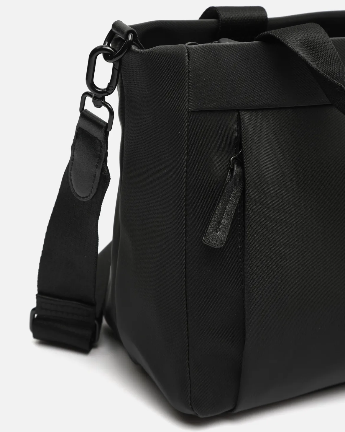 Bolso tote mediano en nylon con asa bandolera extraíble