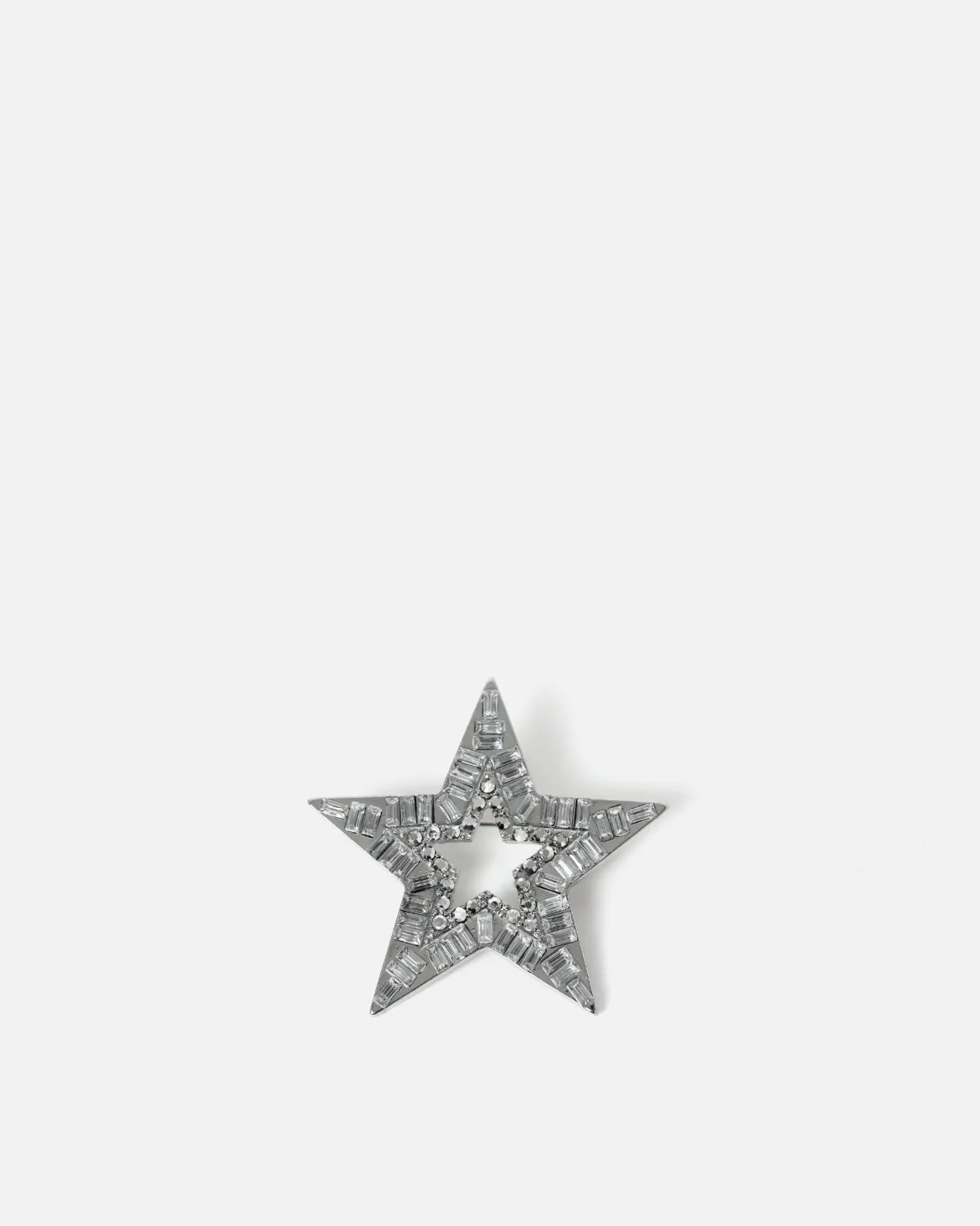 Broche en forma de estrella con detalles brillantes