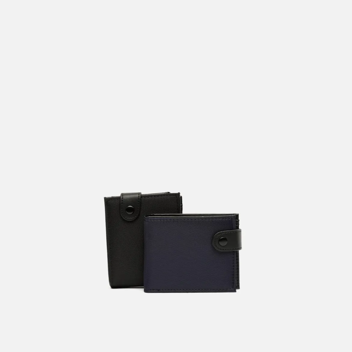 Cartera con compartimento para billetes, tarjetas y monedas con cierre