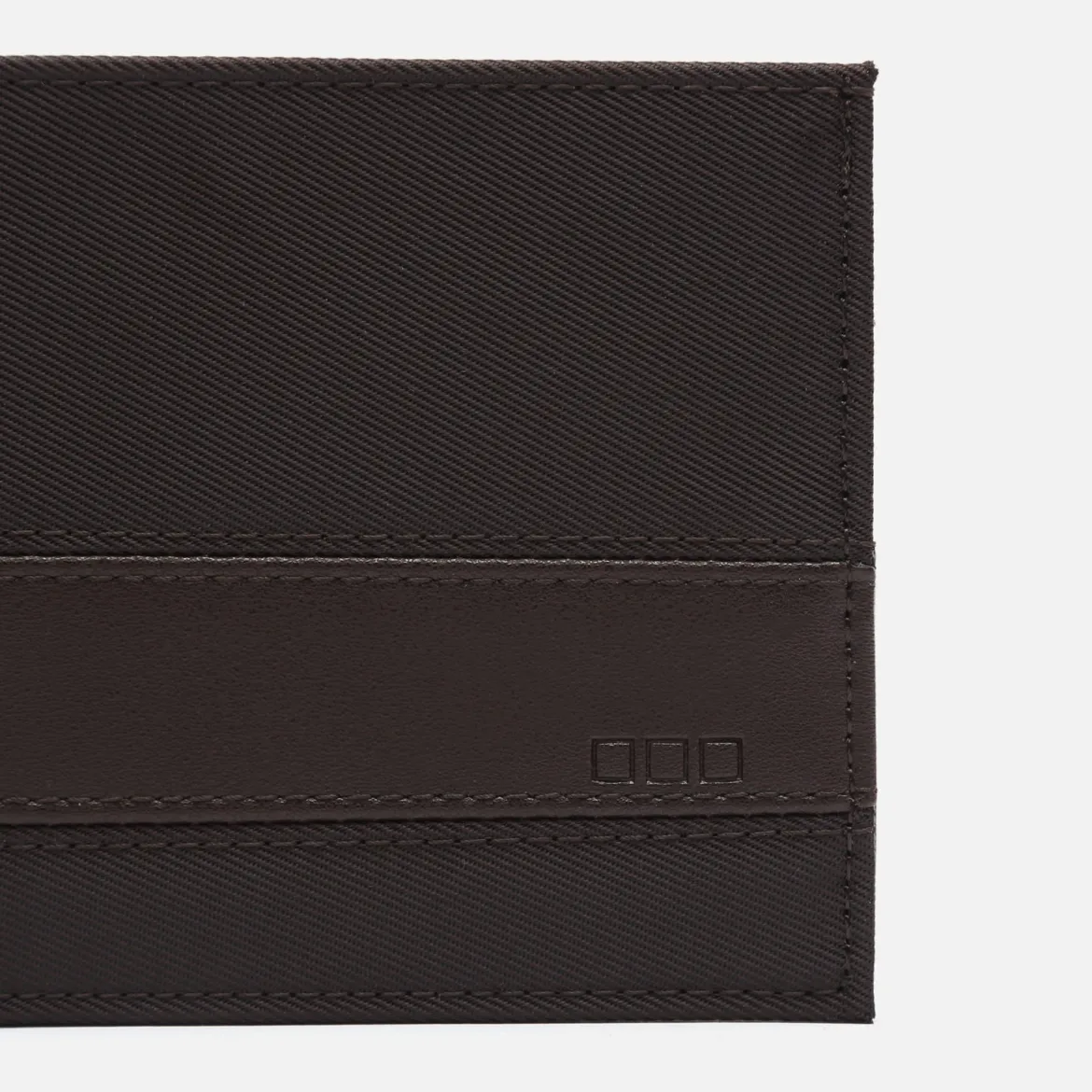 Cartera con compartimento para billetes, tarjetas y monedas