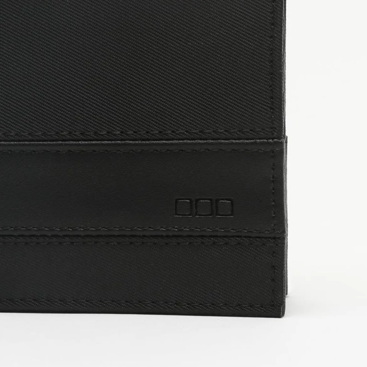Cartera con compartimento para billetes, tarjetas y monedas