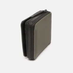 Cartera con tarjetas y monedas con cierrre de cremallera