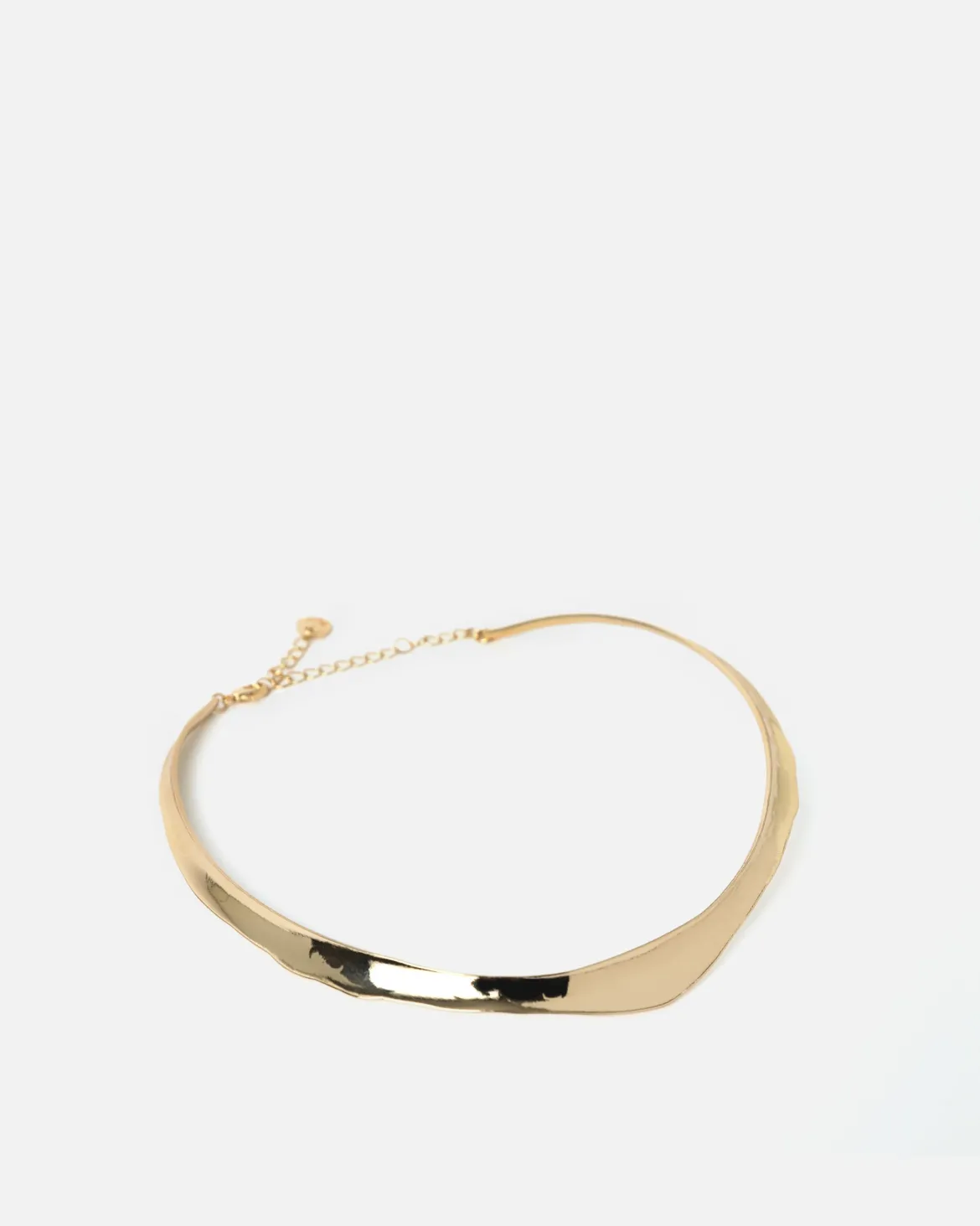 Collar tipo choker rígido