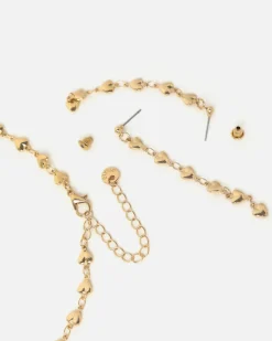 Conjunto de collar y pendientes corazones