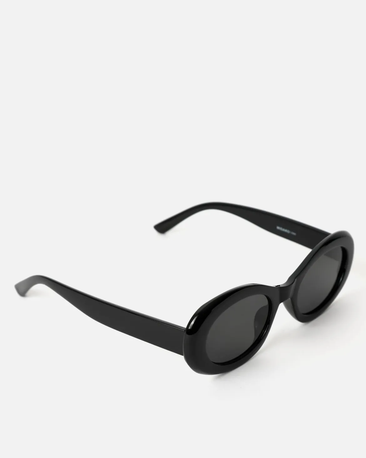 Gafas de sol ovaladas con montura de pasta