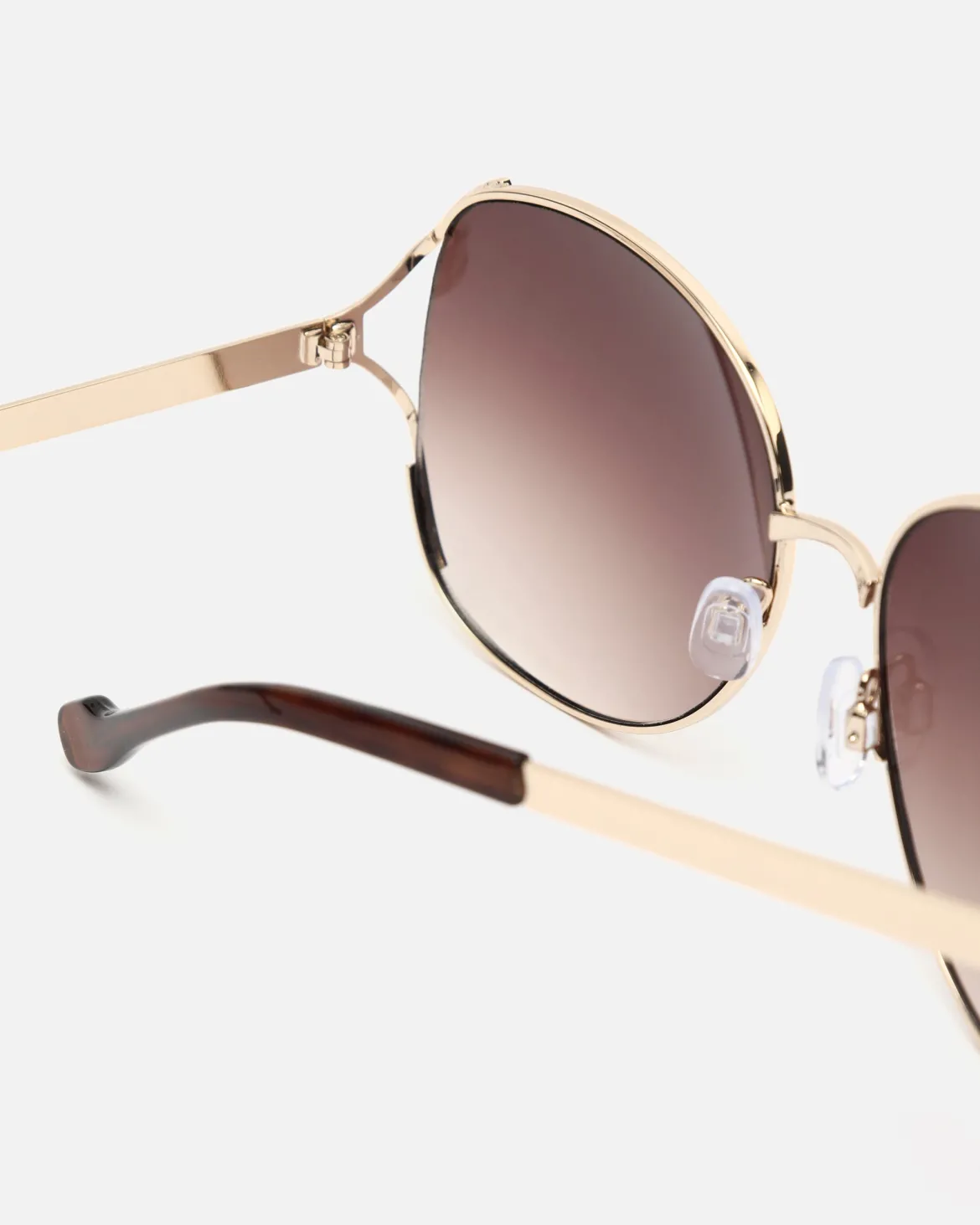 Gafas de sol redondas con montura metálica