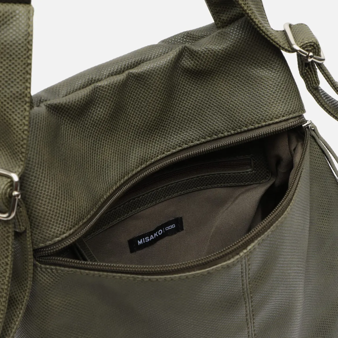 Mochila antirrobo con detalles metálicos